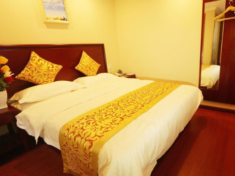Greentree Inn Zhejiang Jiaxing West Zhongshan Road Vintage Car Building Express Hotel Bagian luar foto