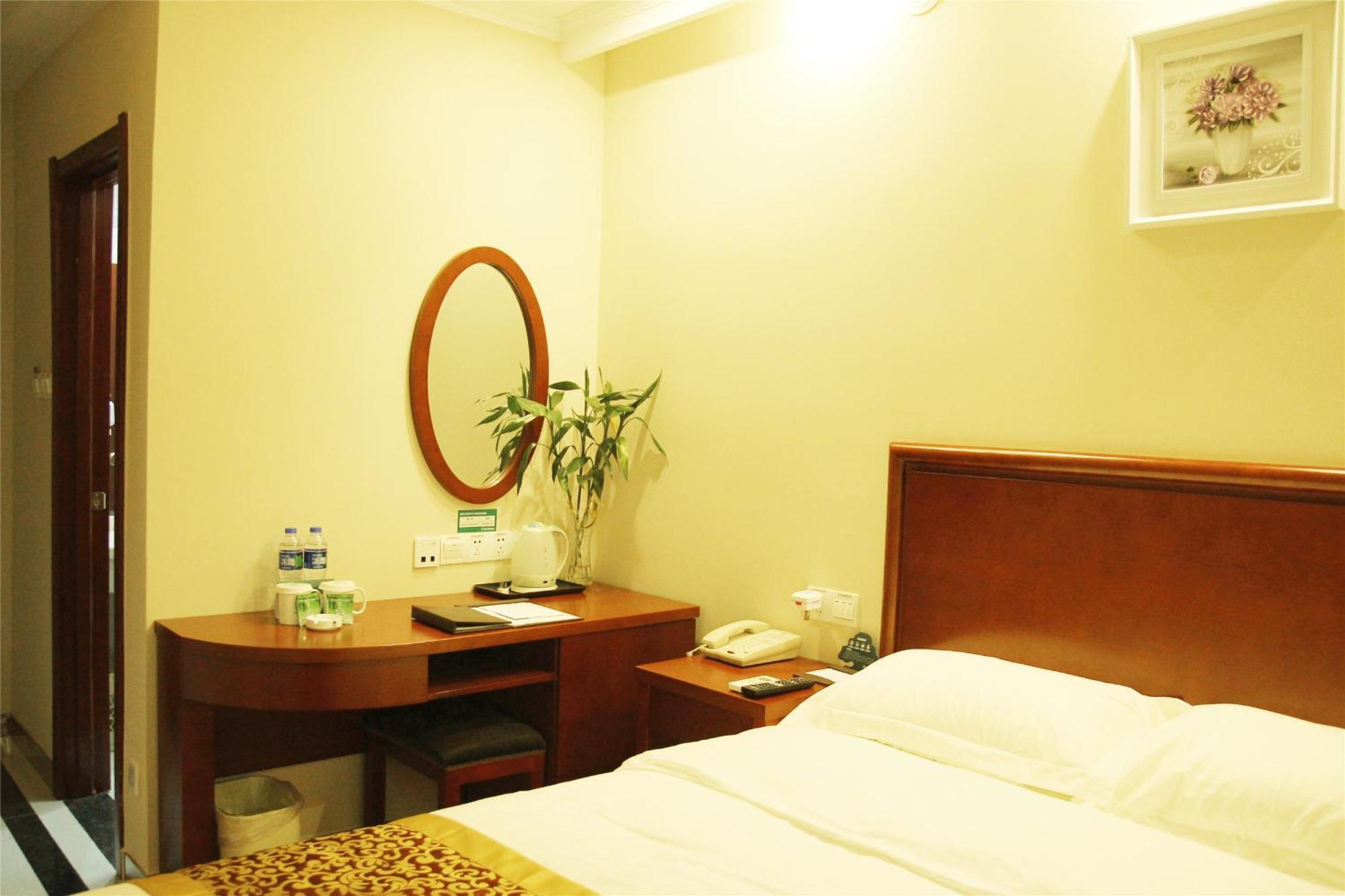 Greentree Inn Zhejiang Jiaxing West Zhongshan Road Vintage Car Building Express Hotel Bagian luar foto