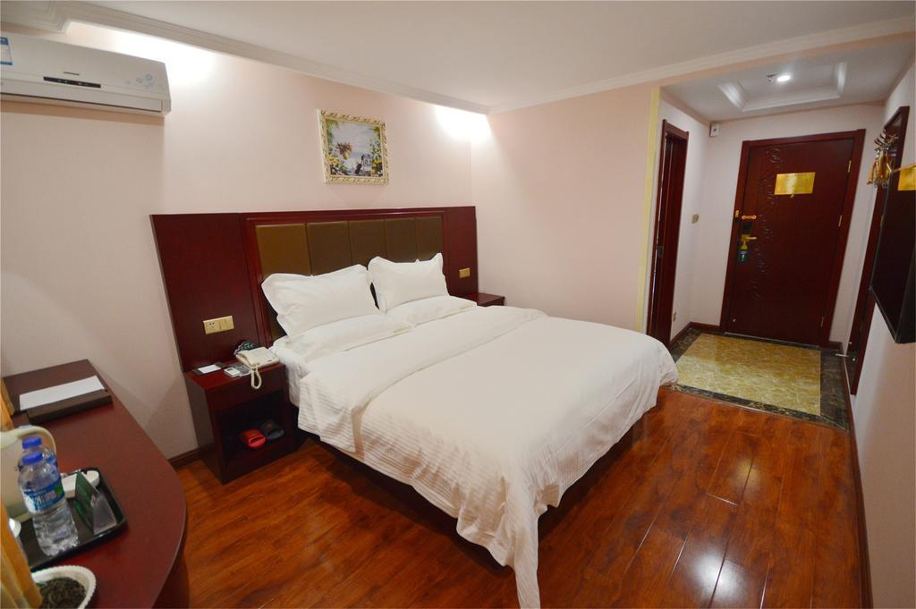 Greentree Inn Zhejiang Jiaxing West Zhongshan Road Vintage Car Building Express Hotel Bagian luar foto